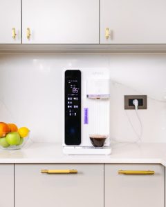 Hydrogen Smart uređaj za pročišćavanje vode postavljen u modernoj kuhinji
